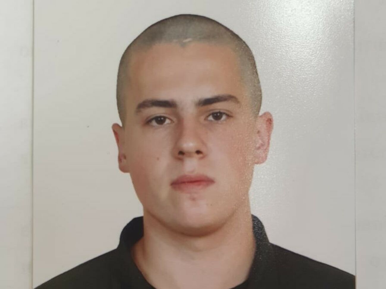 У групах підтримки люди збирають кошти на передачі Рябчуку, зокрема, купують одяг, взуття, продукти