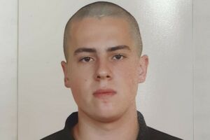 В группах поддержки люди собирают средства на передачи Рябчуку, в частности покупают одежду, обувь, продукты