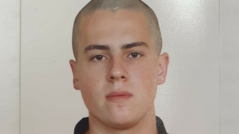 В группах поддержки люди собирают средства на передачи Рябчуку, в частности покупают одежду, обувь, продукты