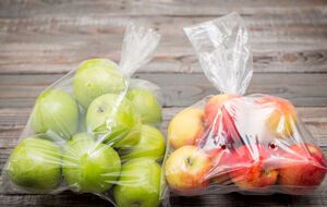 В декабре прошлого года в Украине запретили распространение сверхтонких пластиковых пакетов