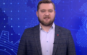 У своїй передачі Азарьонок (на фото) назвав Дудя "ліберальним опудалом російського YouTube" та звинуватив у продажності