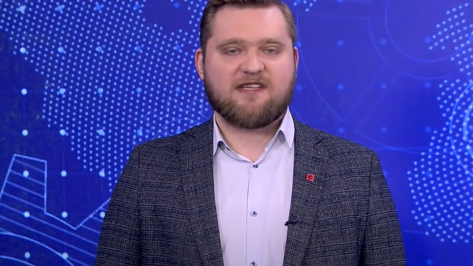 У своїй передачі Азарьонок (на фото) назвав Дудя "ліберальним опудалом російського YouTube" та звинуватив у продажності