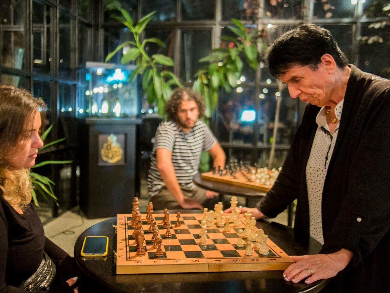 Гаприндашвілі (праворуч) звинувачує Netflix у наклепі