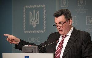 Данилов: Когда они были подписаны под дулом русской пушки, а немцы и французы смотрели, всем разумным людям уже было ясно, что реализовать эти документы невозможно