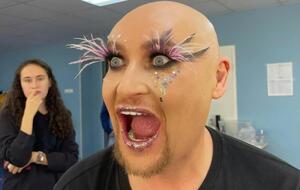 По словам 46-летнего Шуры, он четыре раза "зашивался" от алкогольной зависимости