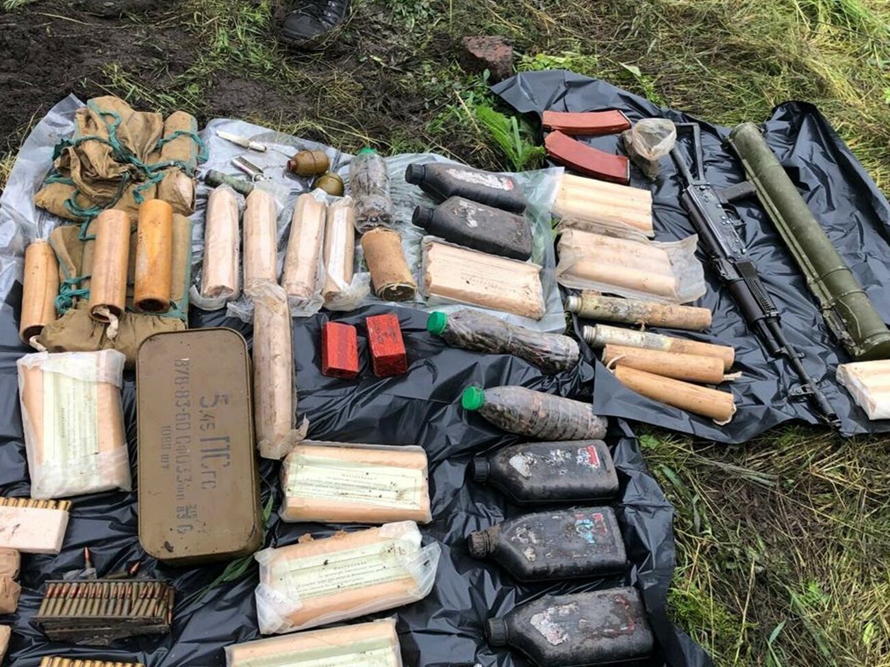 Минулого року СБУ встановила місцерозташування понад 40 сховків із засобами ураження на сході України