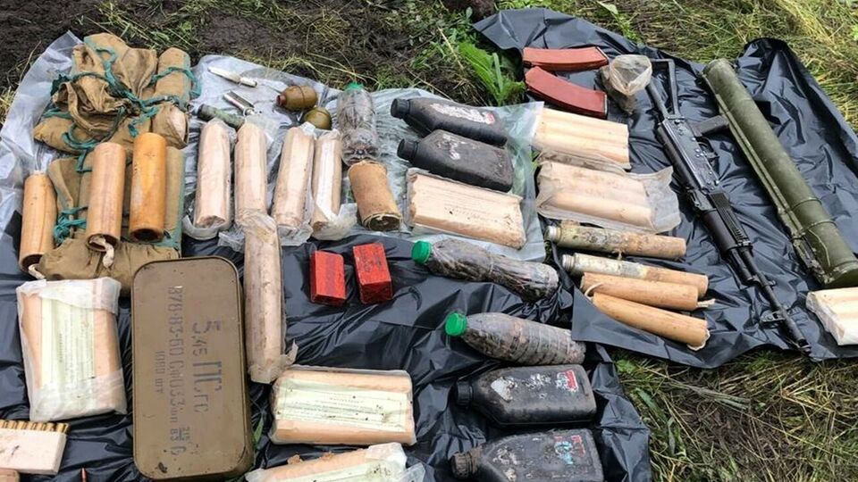 В прошедшем году СБУ установила местонахождение более 40 тайников со средствами поражения на востоке Украины
