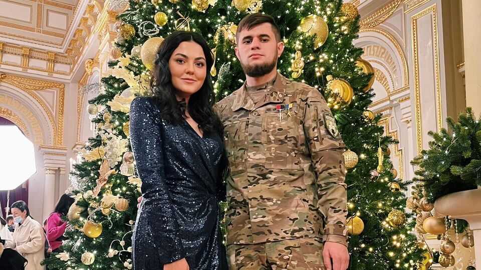 Депутат Киевсовета Алина Михайлова была приглашена на съемки ролика вместе со своим женихом – Героем Украины, командиром 1-й ОШР ДУК "Правый сектор" Дмитрием Коцюбайлом