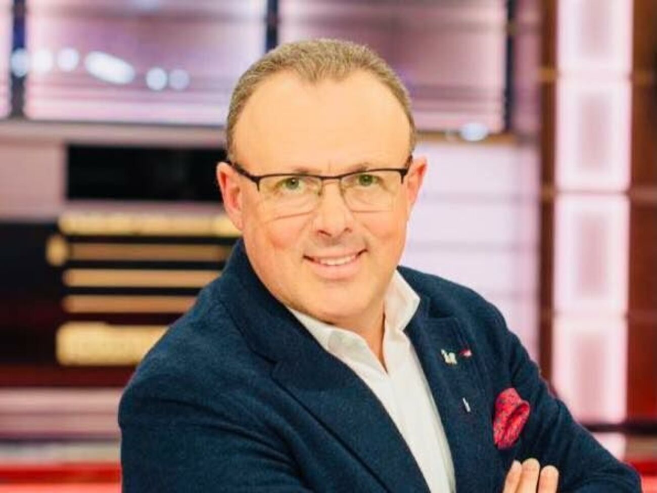 Оман, Катар, тепер Буковель. Людина, яка працює президентом в офісі Єрмака, уже не цікава. Тільки Коломойський та його котлетні вечірки не змінюються