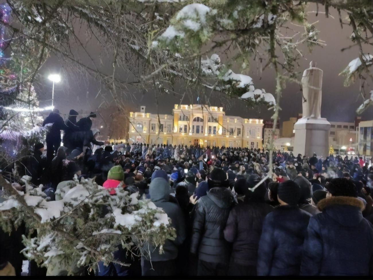 Під час протестів у Казахстані почалися заворушення