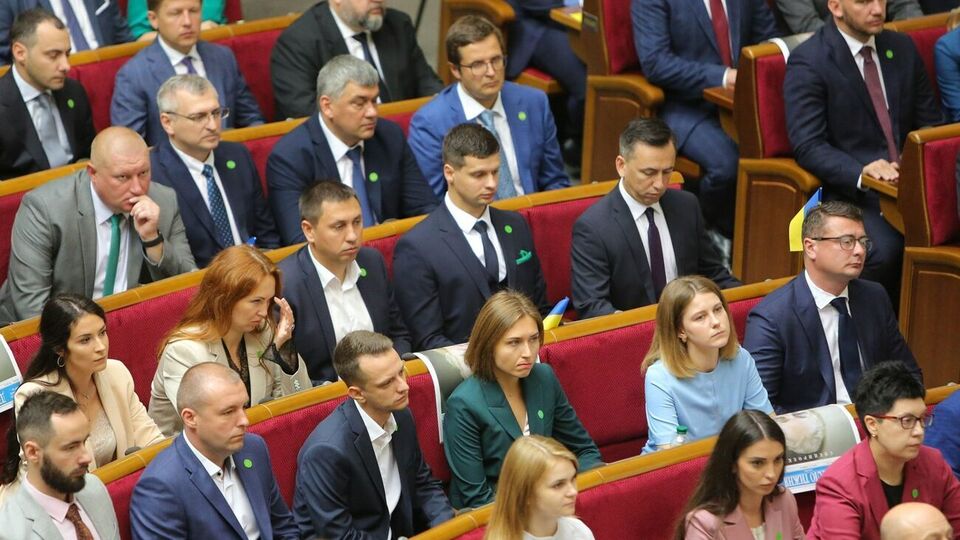 Офіційно у фракції "Слуга народу" 242 народні депутати