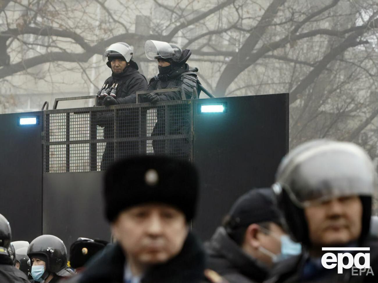 Вулиці Алмати патрулюють загони спецпризначенців поліції