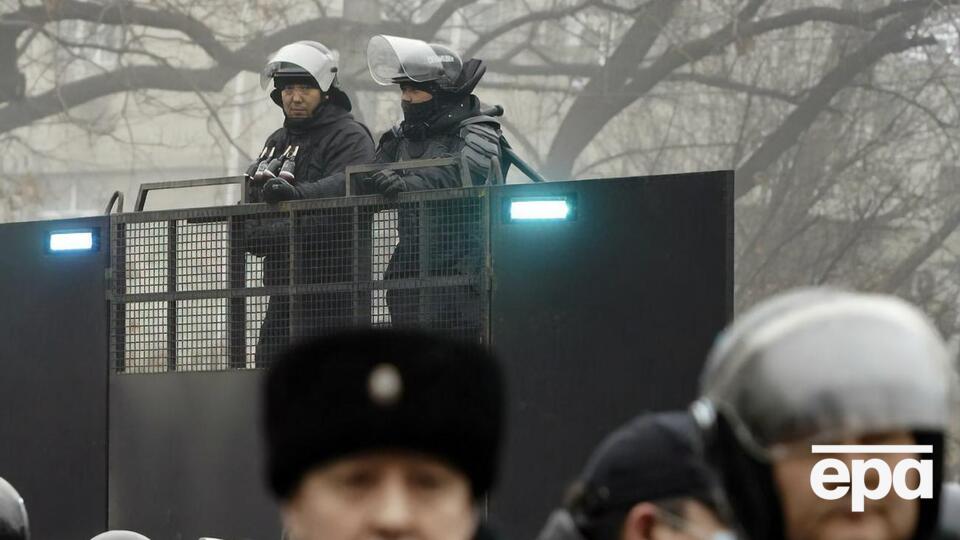Вулиці Алмати патрулюють загони спецпризначенців поліції