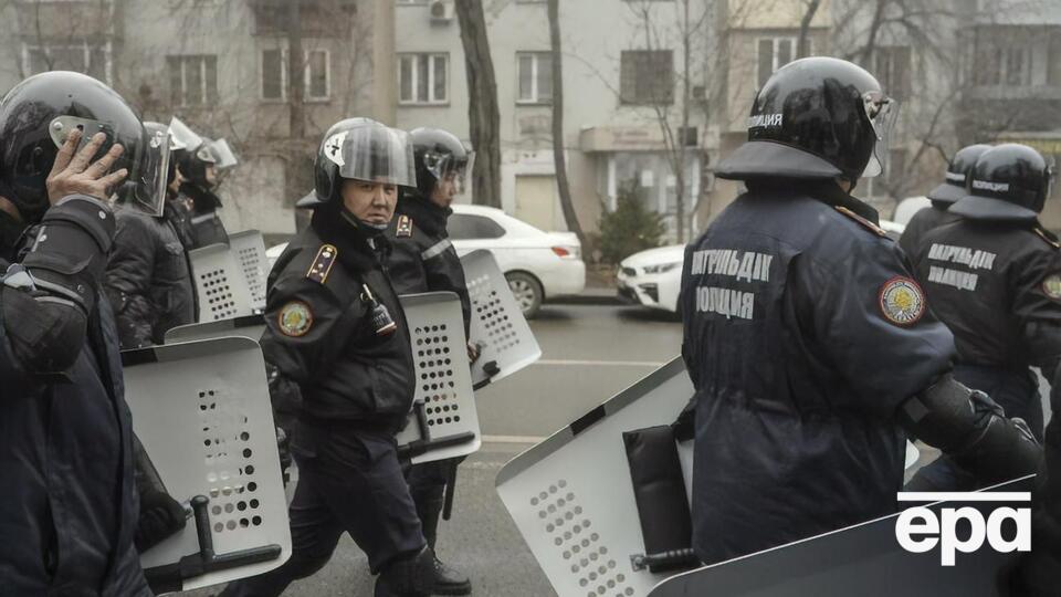 У Казахстані відбуваються зіткнення протестувальників із силовиками