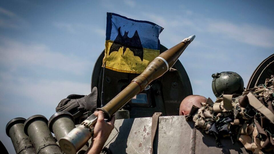 Современное оружие от западных партнеров может обеспечить защиту Украины, отметило Bloomberg