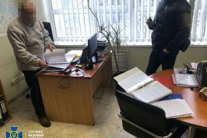 Чиновники підписували договори щодо купівлі-продажу сільськогосподарської продукції за вартістю, значно нижчою від ринкової