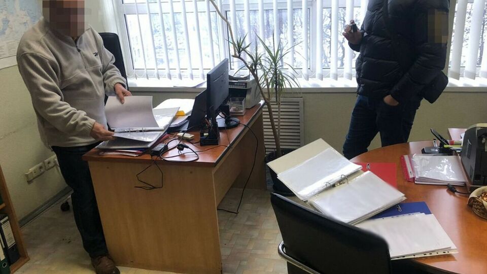 Чиновники підписували договори щодо купівлі-продажу сільськогосподарської продукції за вартістю, значно нижчою від ринкової