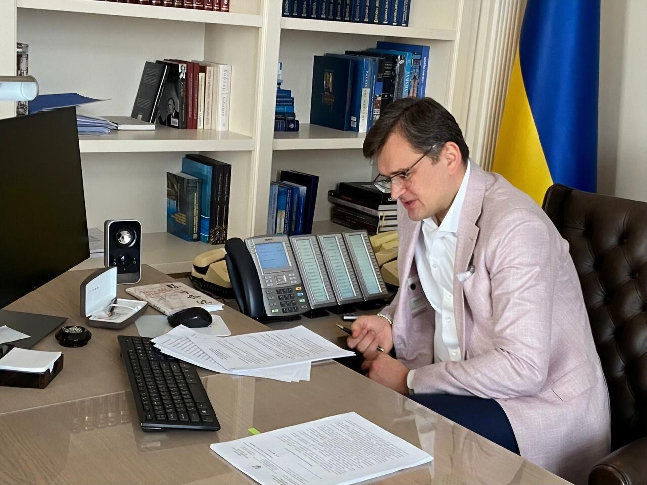Кулеба розповів, що робити українцям у разі загрози