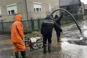 У Закарпатті тривають роботи з відкачування води з підтоплених територій
