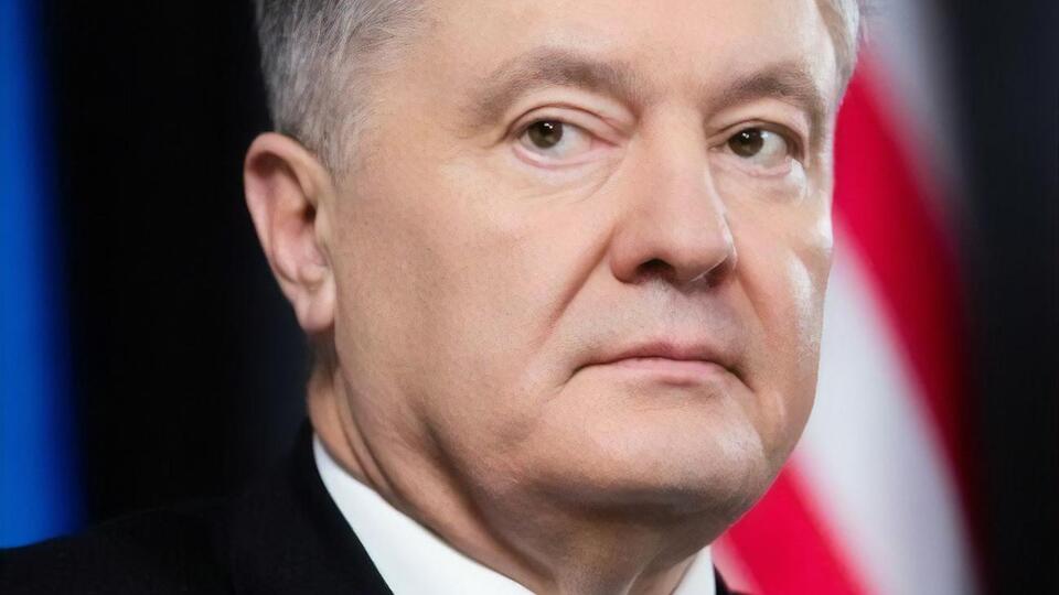 Порошенко повідомив, що повернеться до Києва 17 січня