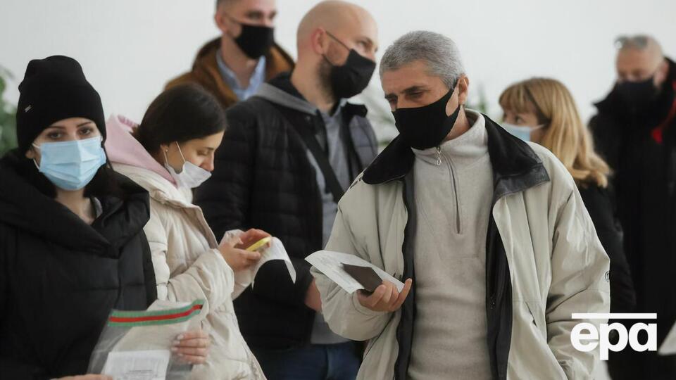 Бустерне щеплення українці можуть зробити за пів року після завершення вакцинації двома дозами