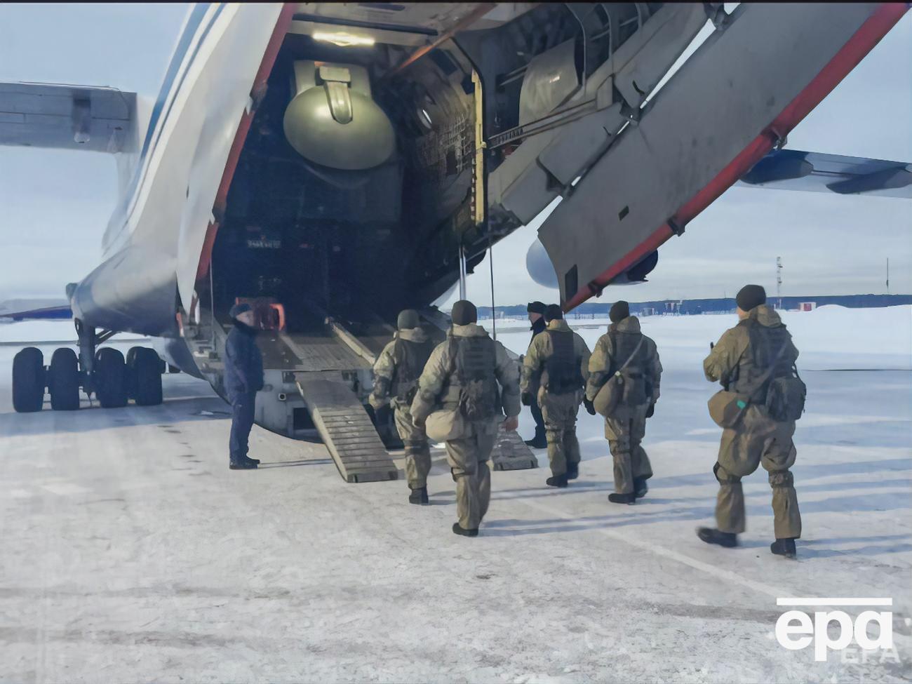 В состав группировки, отправленной в Казахстан, вошли военные РФ, Беларуси, Армении, Таджикистана и Кыргызстана