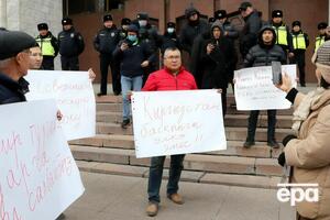 "Не делайте из наших солдат палачей и интервентов". В Бишкеке протестовали против отправки военных в Казахстан. Фоторепортаж