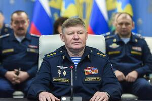 Сердюков с 2016 года командует ВДВ РФ