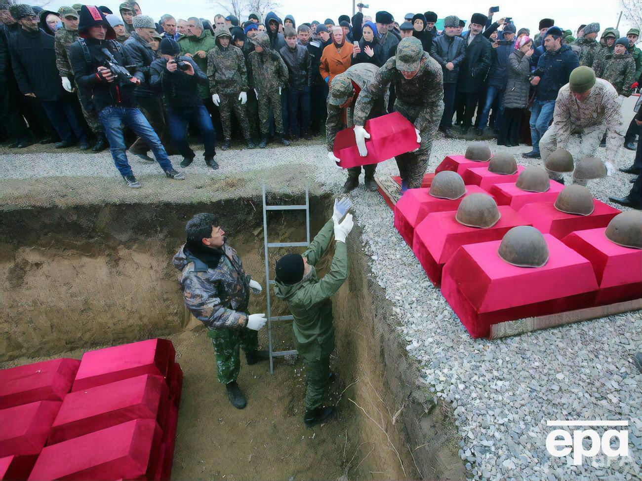 По разным оценкам, во время первой Чеченской войны погибли более 20 тыс. человек