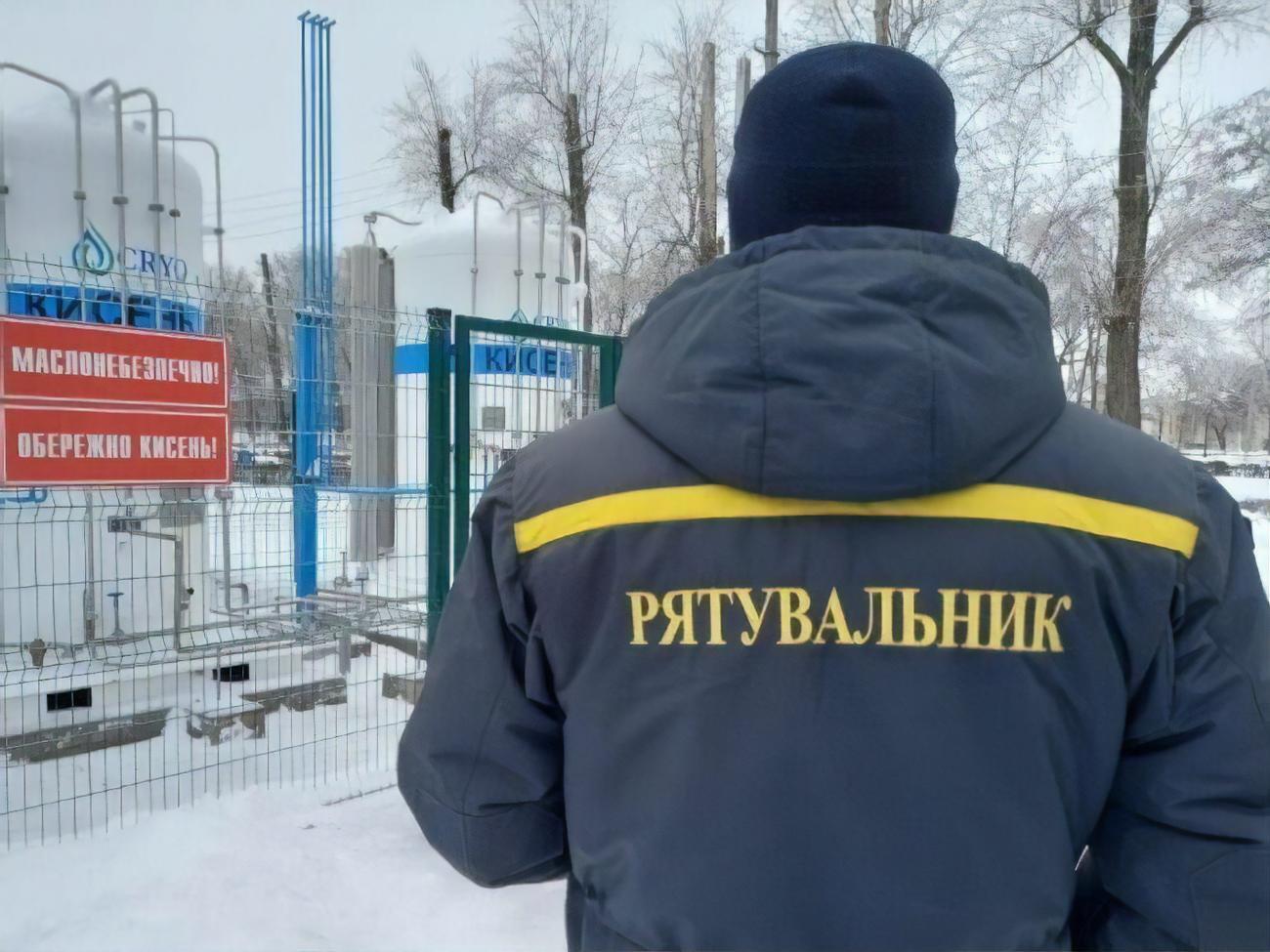 Усього на території України на цілодобовому чергуванні перебуває понад 7000 осіб особового складу ДСНС