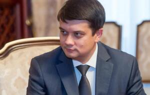 Разумков вважає, що необхідний механізм "давання по руках"