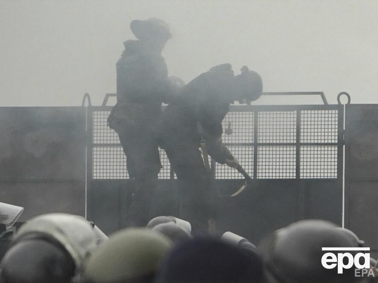 Силовики використовують проти протестувальників вогнепальну зброю