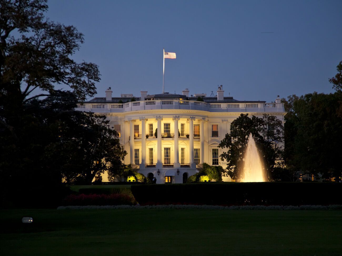 За даними NBC, Білий дім попросив поради експертів про те, як поводитися з Росією