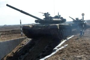 Россия нарастила военные силы в оккупированном Крыму, а также у восточной и северной границ Украины