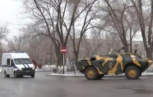 У телесюжеті повідомляють, що силовики в місті працюють у посиленому режимі