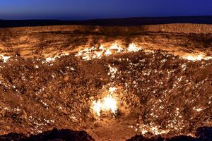 Газовый кратер в пустыне Каракумы в районе Дарвазы появился в 1971 году