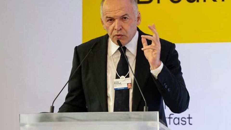 Пинчук: Терпя унизительные поражения на поле боя, Россия разыгрывает фарс "присоединения"