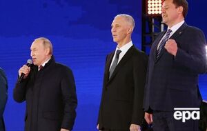 Сальдо (на фото в центре) и Балицкий (на фото справа) поднимались на сцену вместе с Путиным