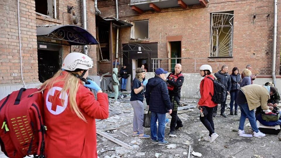 У Червоному Хресті наголосили, що їхні представники й надалі допомагають українцям