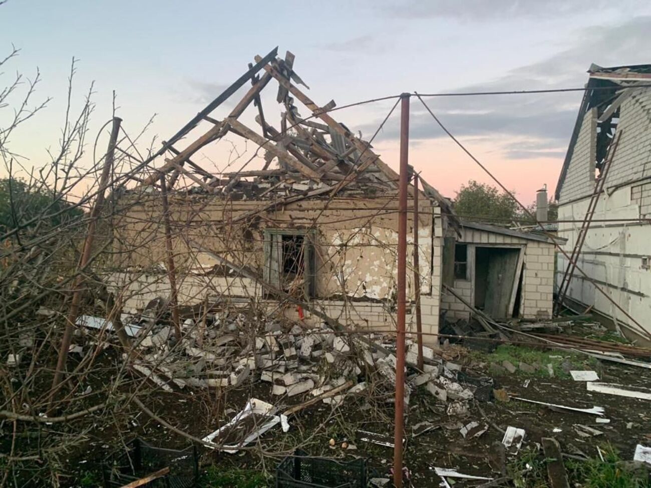 Сбитая ракета повредила дома