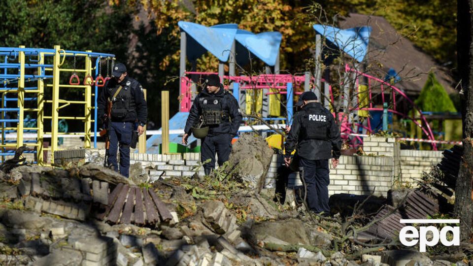 Одна з ракет вибухнула поряд із дитячим майданчиком