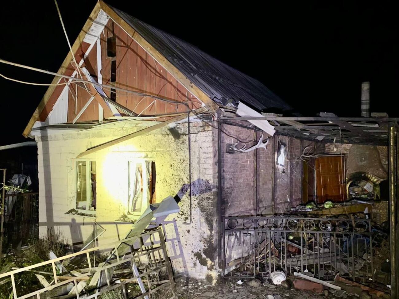 Окупанти сім разів обстріляли Нікопольський район із реактивних систем залпового вогню "Град" і важкої артилерії