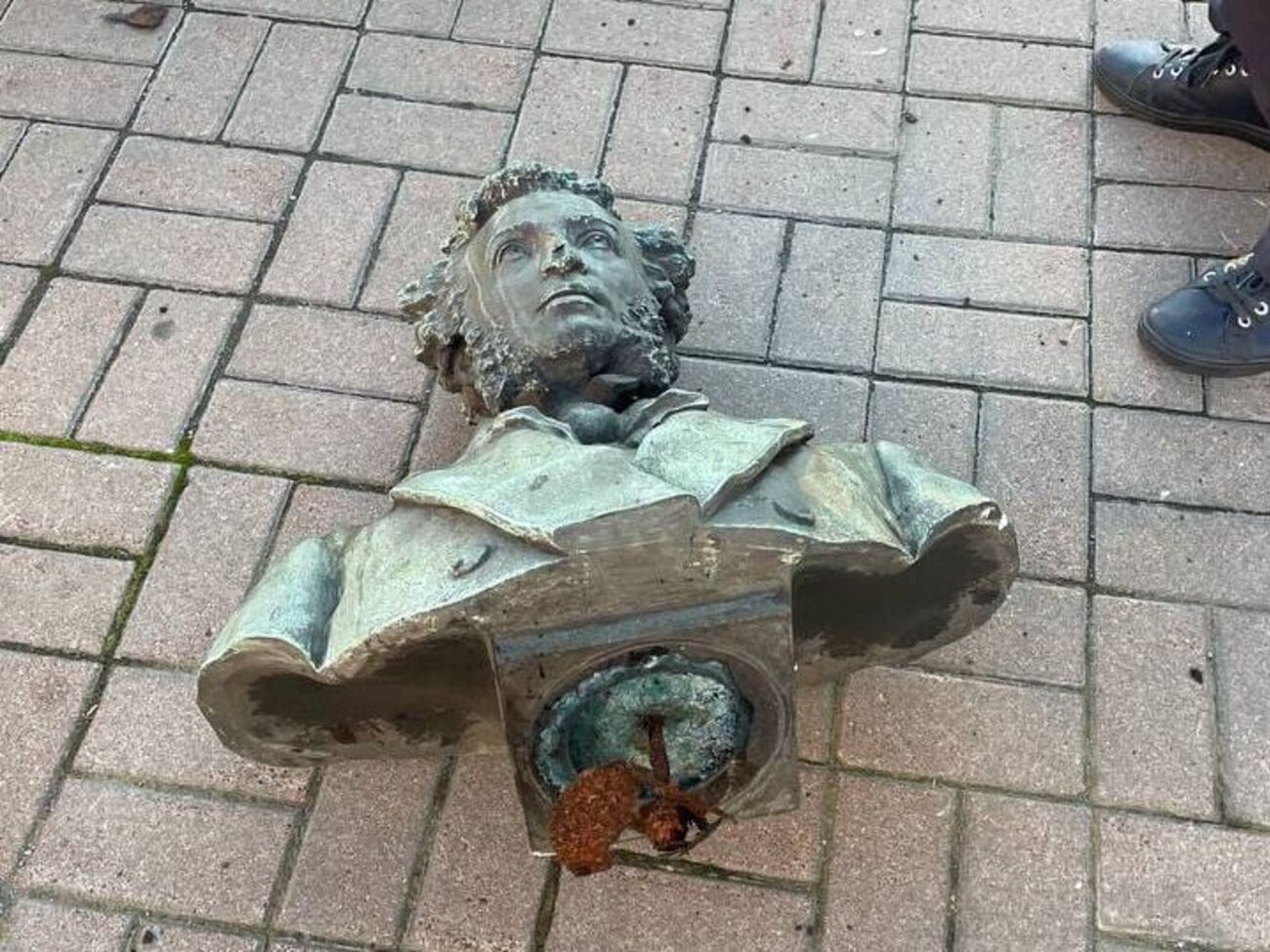 За словами Вадима Позднякова, у Києві досі залишається вісім об'єктів, які вшановують пам'ять Пушкіна