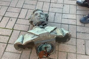 По словам Вадима Позднякова, в Киеве до сих пор остаются восемь объектов, которые чтят память о Пушкине
