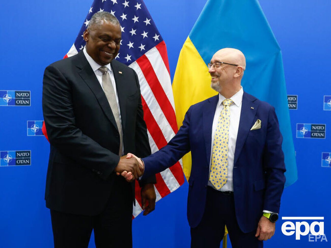 Министры обороны США и Украины встретились перед заседанием группы