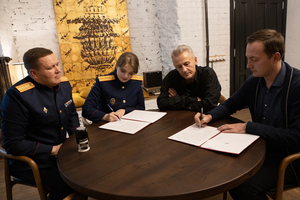 На сайте театра отмечается, что после подписания соглашения труппа и сотрудники российского Следкома "могут реализовывать интересные творческие инициативы"