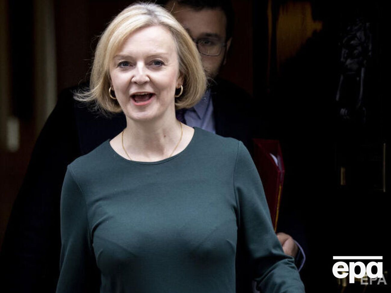 Трасс 5 сентября победила на выборах лидера Консервативной партии Великобритании, а 6 сентября после встречи с Елизаветой II приступила к исполнению обязанностей премьер-министра