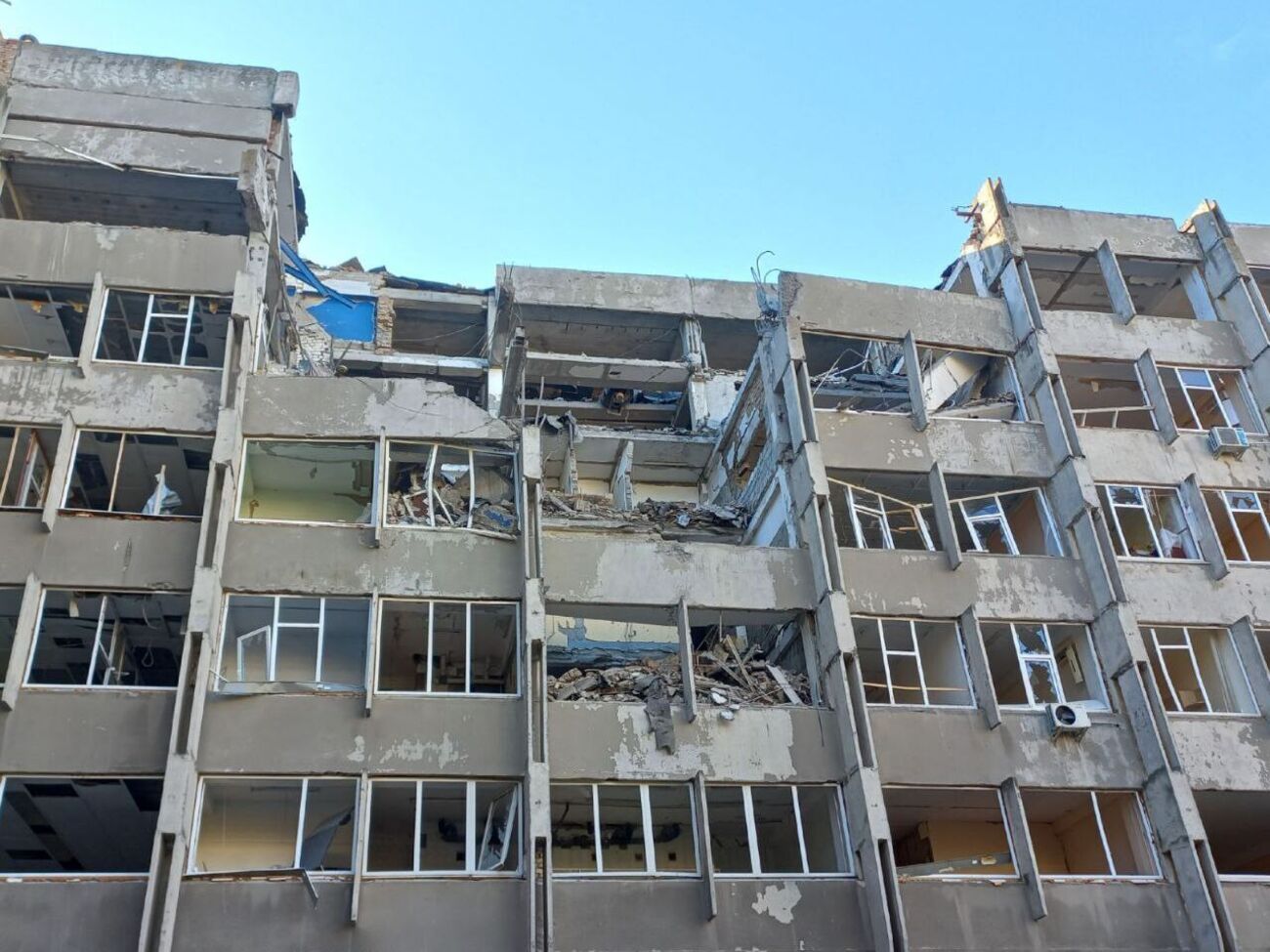 Під удари російських загарбників потрапило понад 40 населених пунктів України