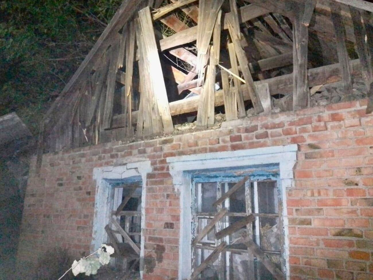 У Нікополі за ніч пошкоджено понад 30 багатоповерхових і приватних будинків