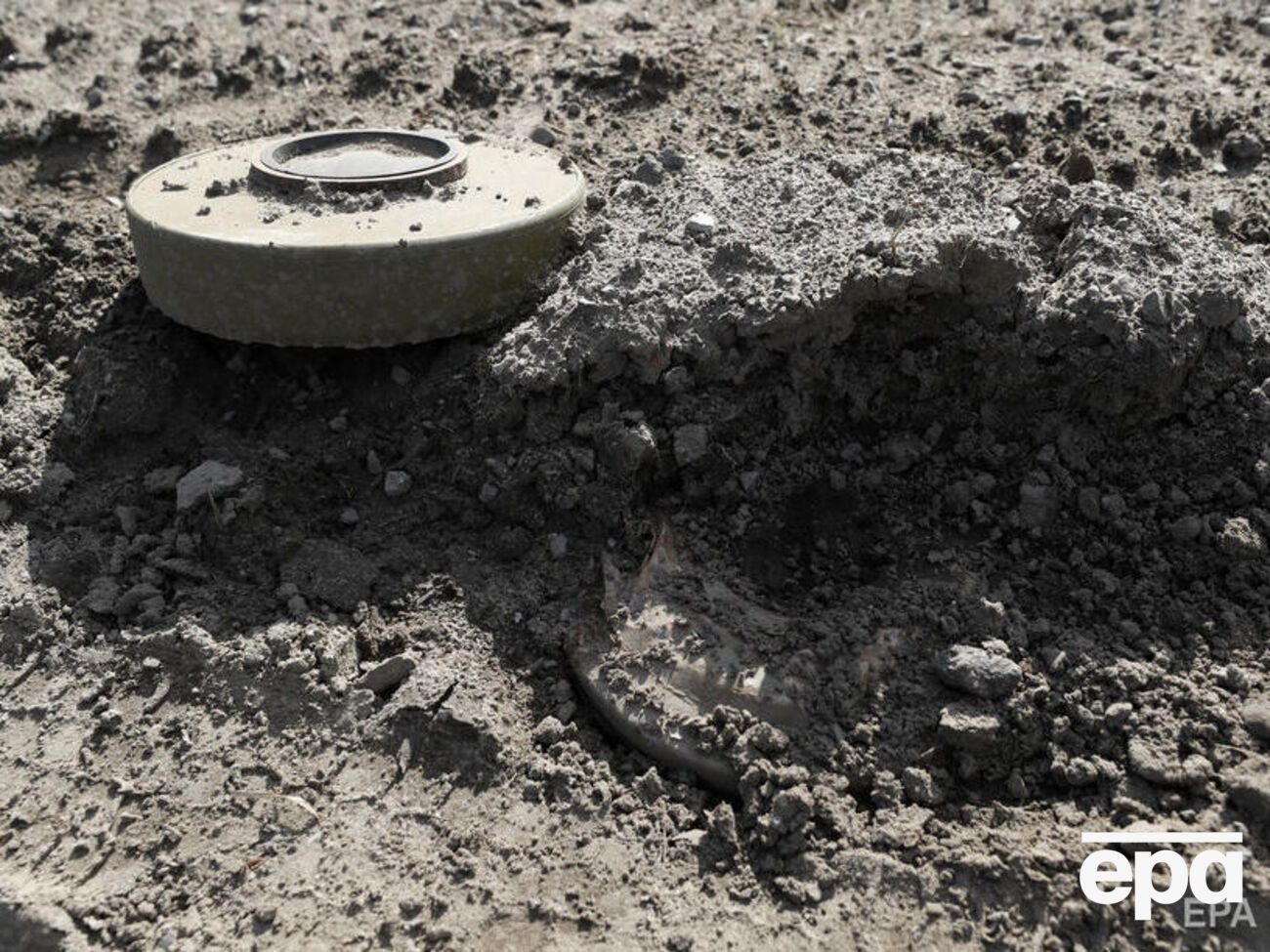 Подразделения ГСЧС продолжают разминирование области